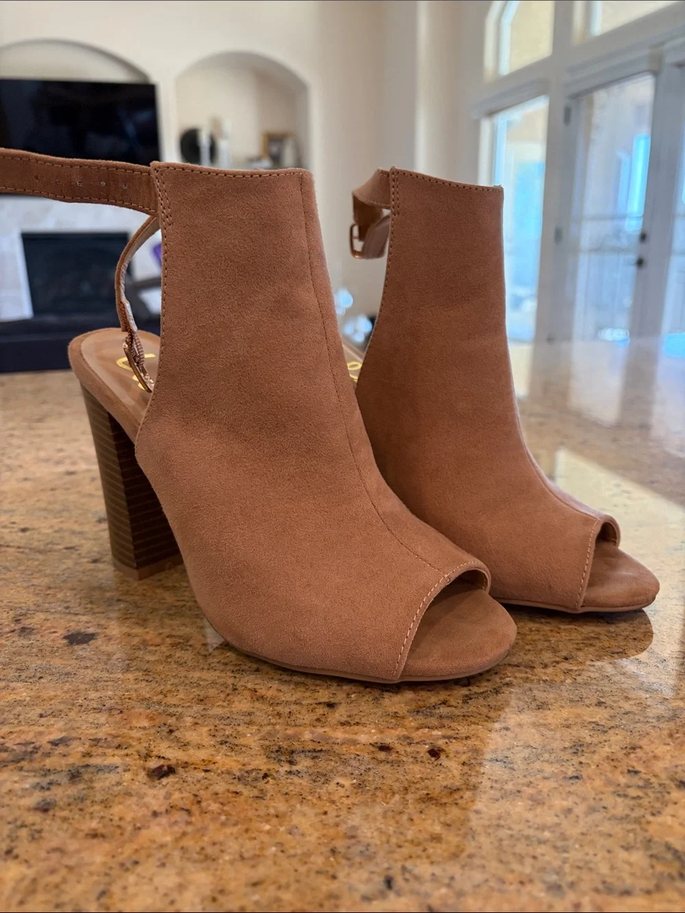 Lulus Open-Toe Suede Block Heel Sandals